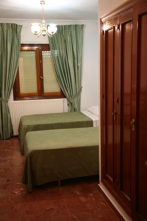 Hostal Santa Barbara Socuéllamos Εξωτερικό φωτογραφία